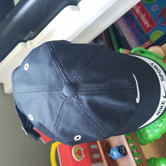 Nike Sports Hat - Picture 4 of 4